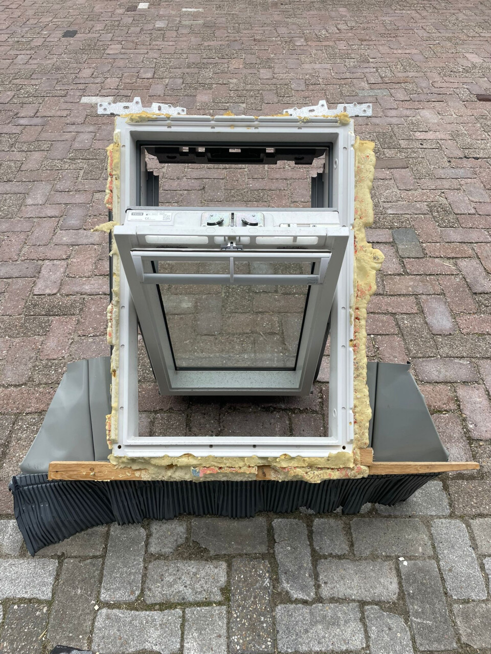2x Velux GGU CK02  0050 tuimelvenster / dakraam van 55 x 78 cm