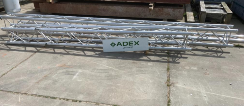 Vakwerk frames podium
