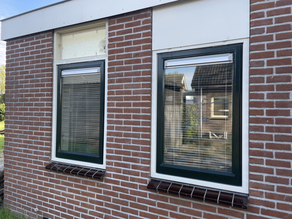 1 stuk hardhouten raamkozijnen van 86 B x +/- 169 H