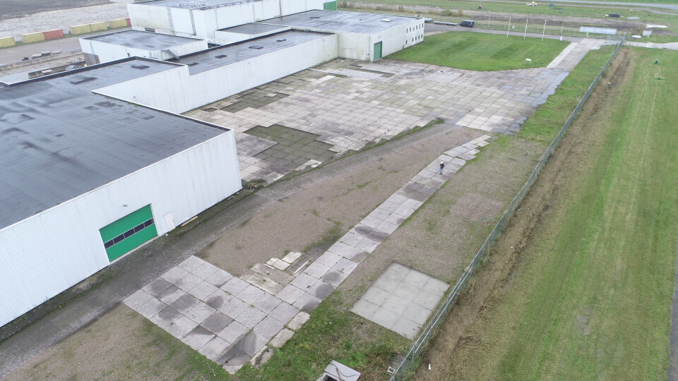 Gedemonteerde staalconstructie van 66 L x 15 B in meter (990 m²) en 6 m hoog