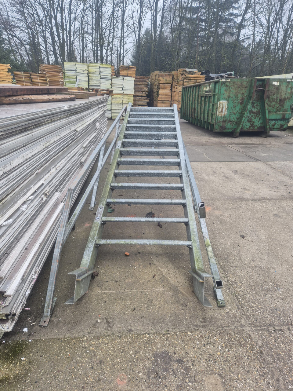 Stalen trappen - 2 stuks - 400 cm - Foto 2