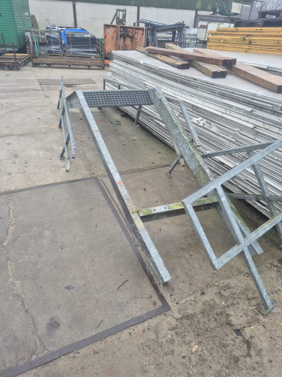 Stalen trappen - 2 stuks - 400 cm - Foto 3