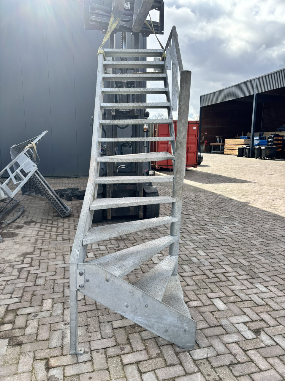 Gegalvaniseerde stalen wenteltrap (kwartdraai - 90 graden) - Foto 3