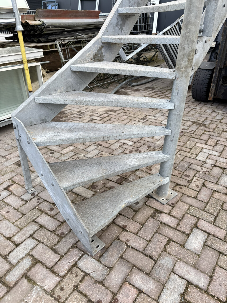 Gegalvaniseerde stalen wenteltrap (kwartdraai - 90 graden) - Foto 6