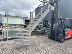 Gegalvaniseerde stalen wenteltrap (kwartdraai - 90 graden) - Foto 7