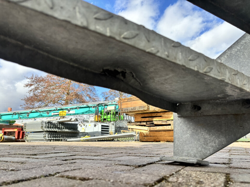 Gegalvaniseerde stalen wenteltrap (kwartdraai - 90 graden) - Foto 10