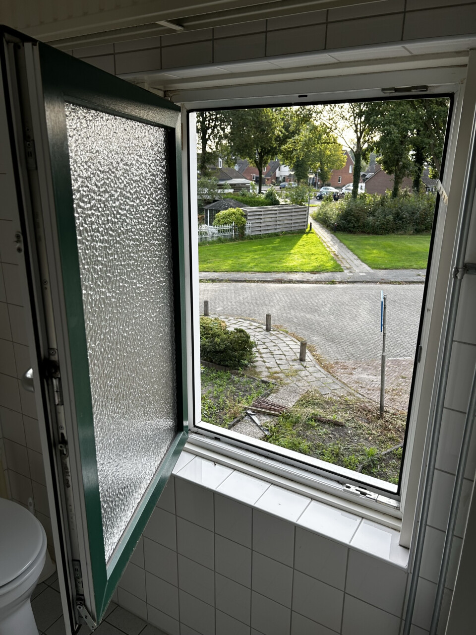 2 stuks Kumij kunststof draaikiep raamkozijnen (groen-wit met HR++ byzantijn glas)