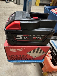 Nieuwe Milwaukee accu 5.0 Ah - Foto 2
