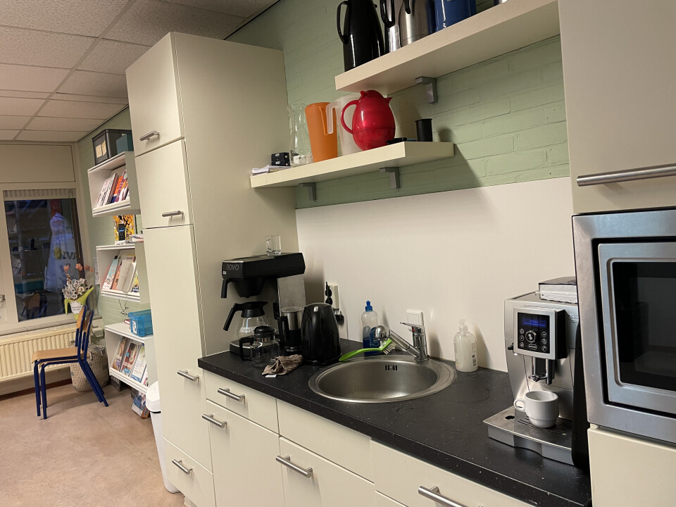 Beige keuken met apparatuur - Foto 4