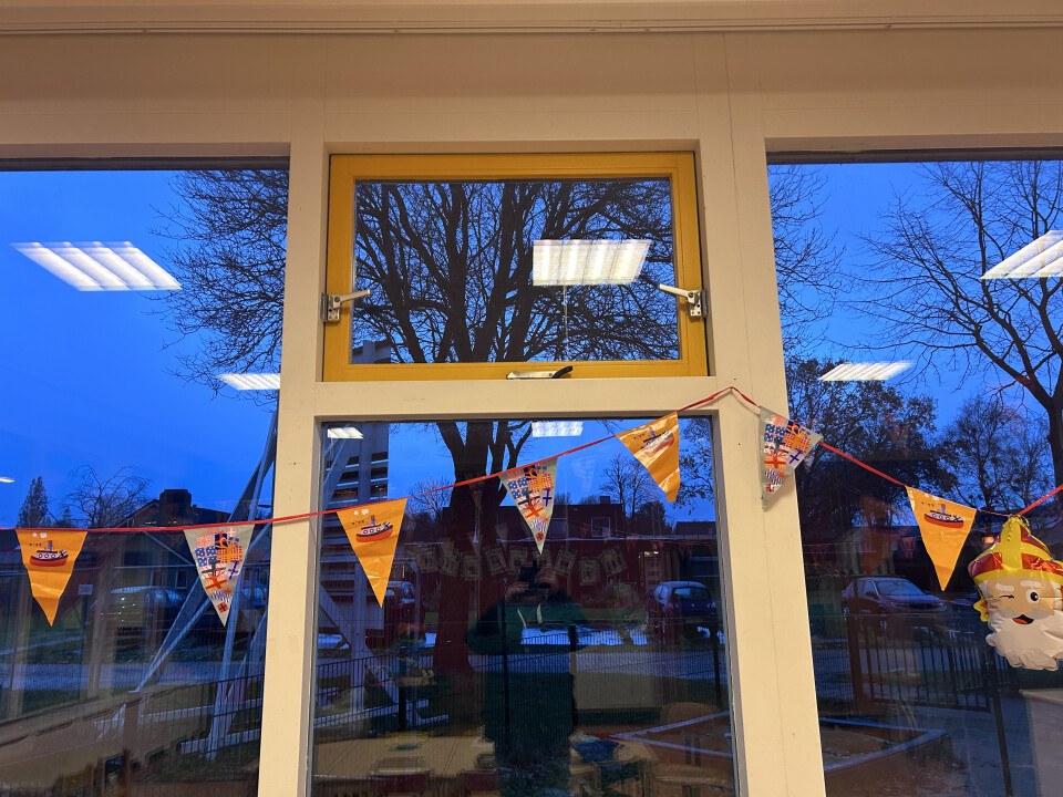 Kozijnen met sluitwerk en raamuitzetter - Foto 6