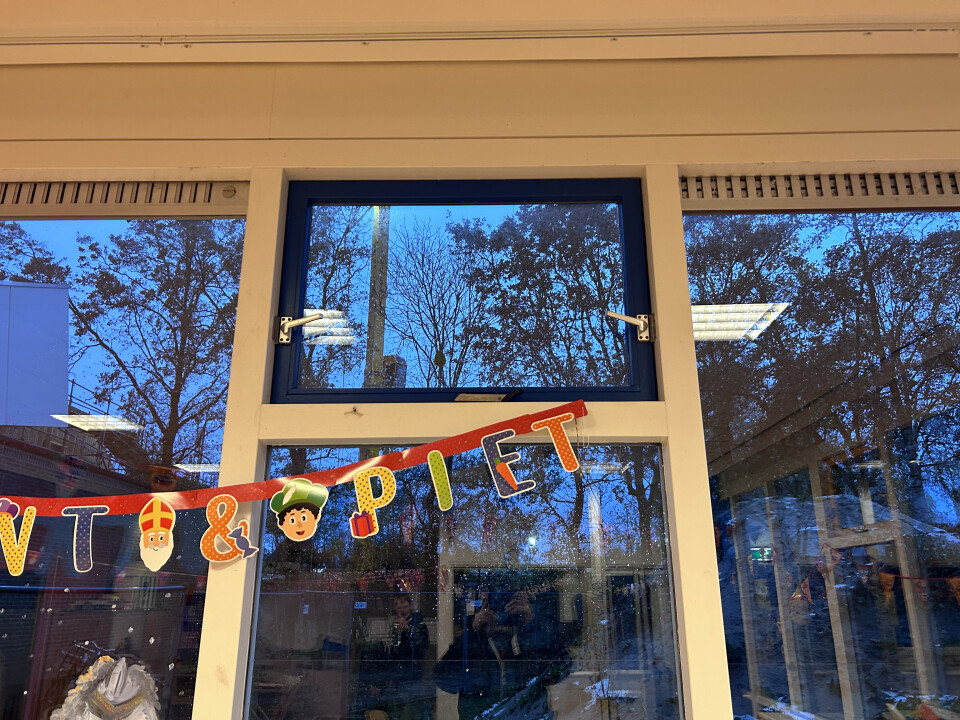 Kozijnen met sluitwerk en raamuitzetter - Foto 7
