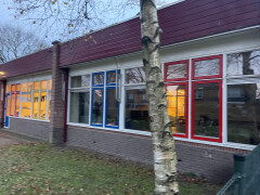 Kozijnen met sluitwerk en raamuitzetter - Foto 4