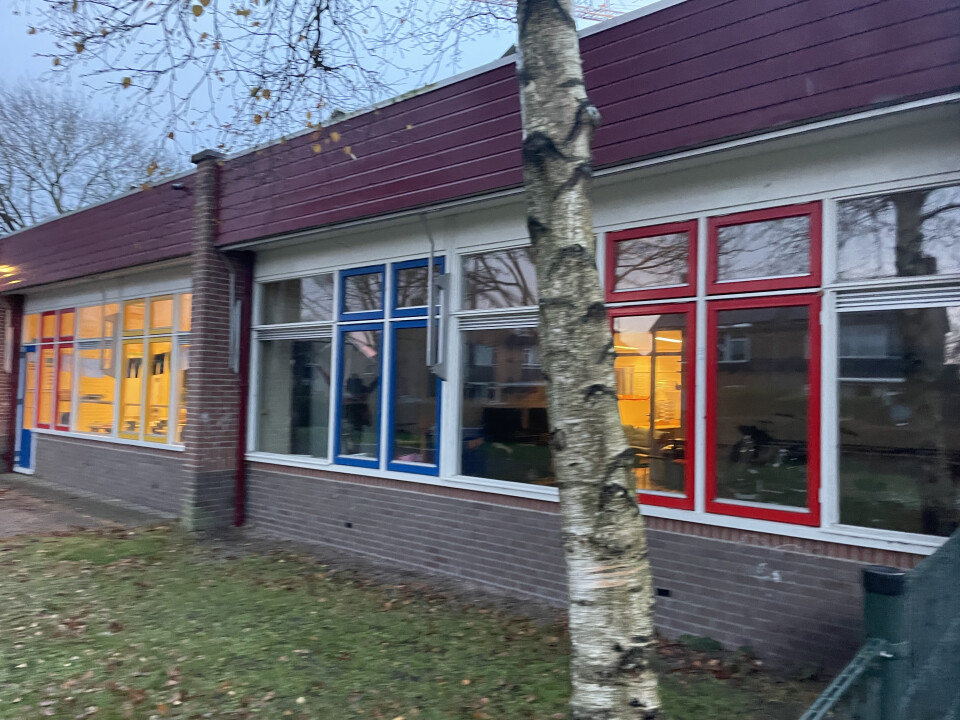 Kozijnen met sluitwerk en raamuitzetter - Foto 4