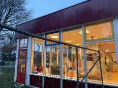 Kozijnen met sluitwerk en raamuitzetter - Foto 5
