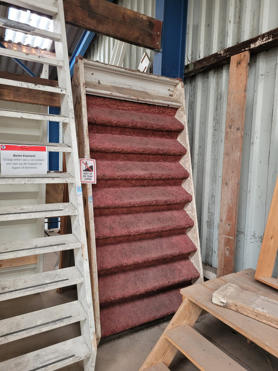 Rechte trap rood tapijt - Foto 1