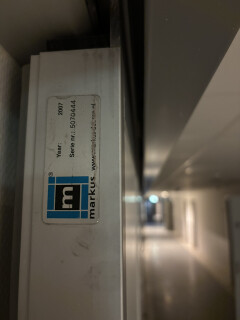 Stalen elektrische schuifdeuren (8 stuks) met HPL afwerking in diverse afmetingen. Fabrikant: Markus. - Foto 2