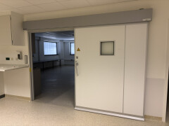 Stalen elektrische schuifdeuren (8 stuks) met HPL afwerking in diverse afmetingen. Fabrikant: Markus. - Foto 5