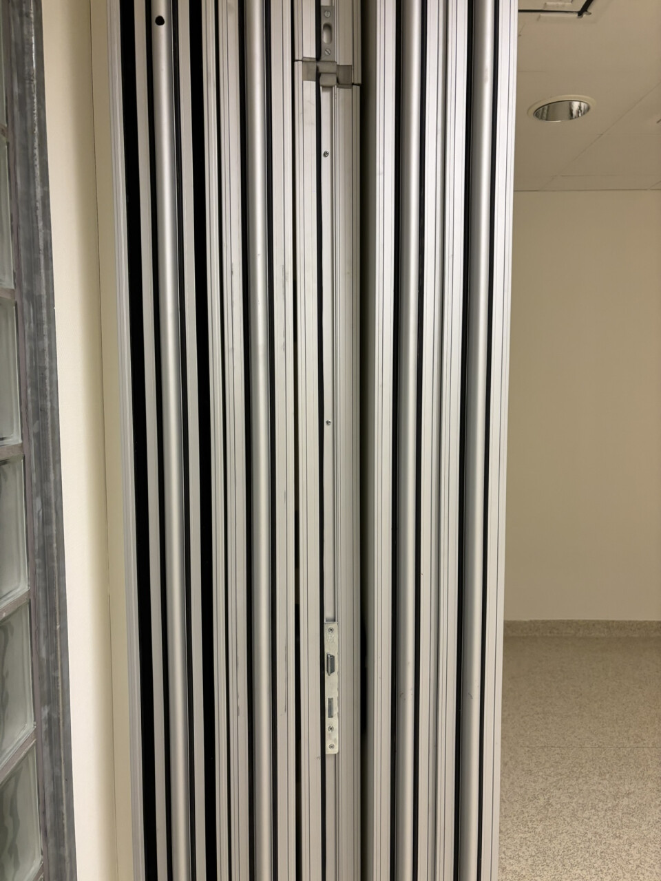 Mobiele paneelwand (schuifwand) met hpl afwerking type 1 (groot), Fabrikant: Breedveld. - Foto 3