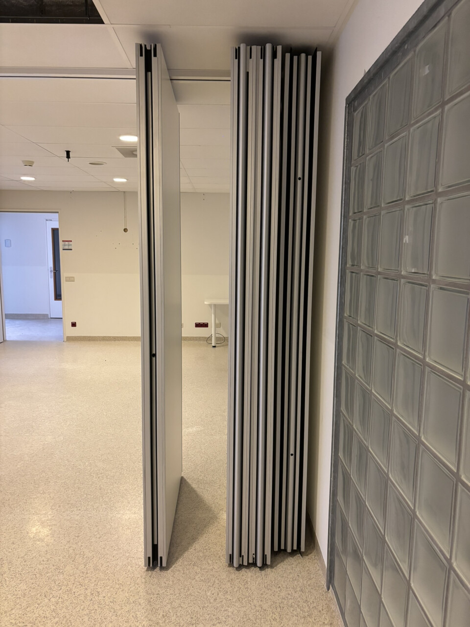 Mobiele paneelwand (schuifwand) met hpl afwerking type 2 (klein), Fabrikant: Breedveld. - Foto 2
