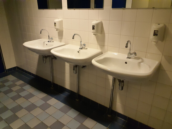 Wastafel- en wastrogcombinaties