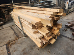 Vuren balken met spijkers - Foto 3