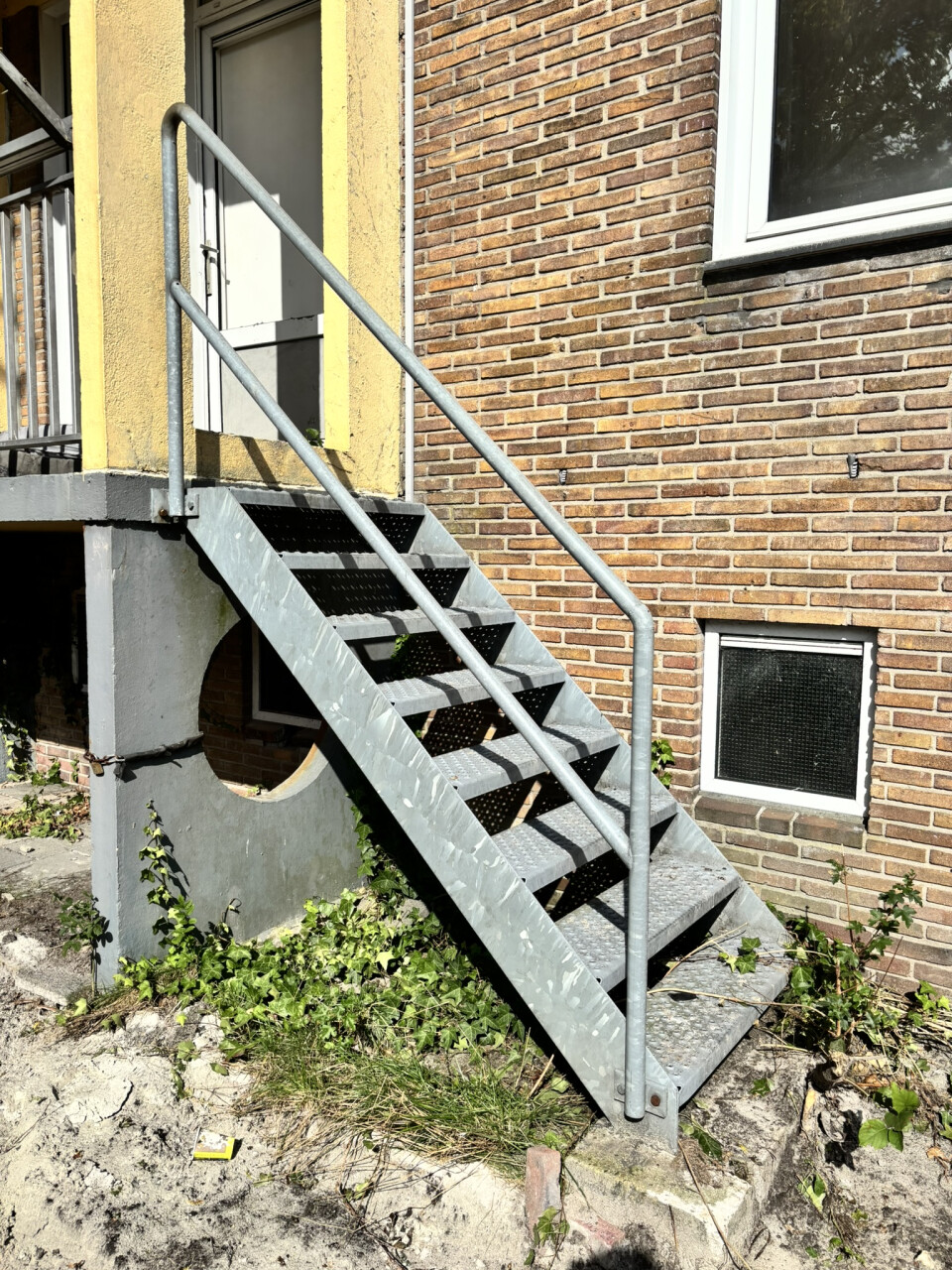 32 stuks gegalvaniseerde stalen trap / steektrap (150 cm H) - Foto 1