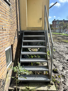 32 stuks gegalvaniseerde stalen trap / steektrap (150 cm H) - Foto 3