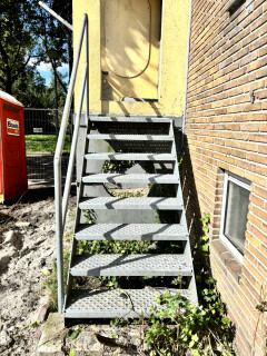 32 stuks gegalvaniseerde stalen trap / steektrap (150 cm H) - Foto 4