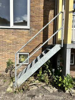 32 stuks gegalvaniseerde stalen trap / steektrap (150 cm H) - Foto 6