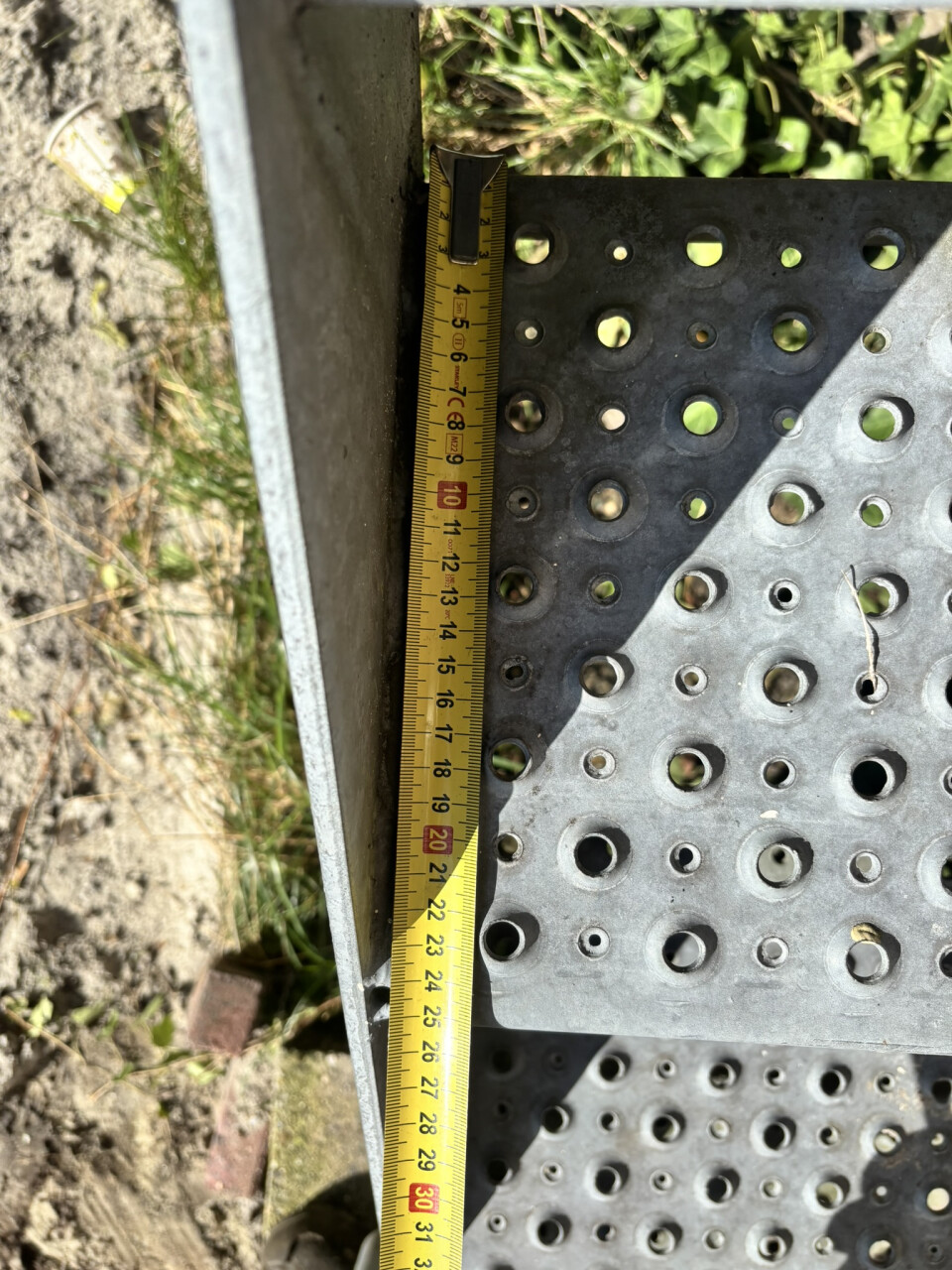 32 stuks gegalvaniseerde stalen trap / steektrap (150 cm H) - Foto 17