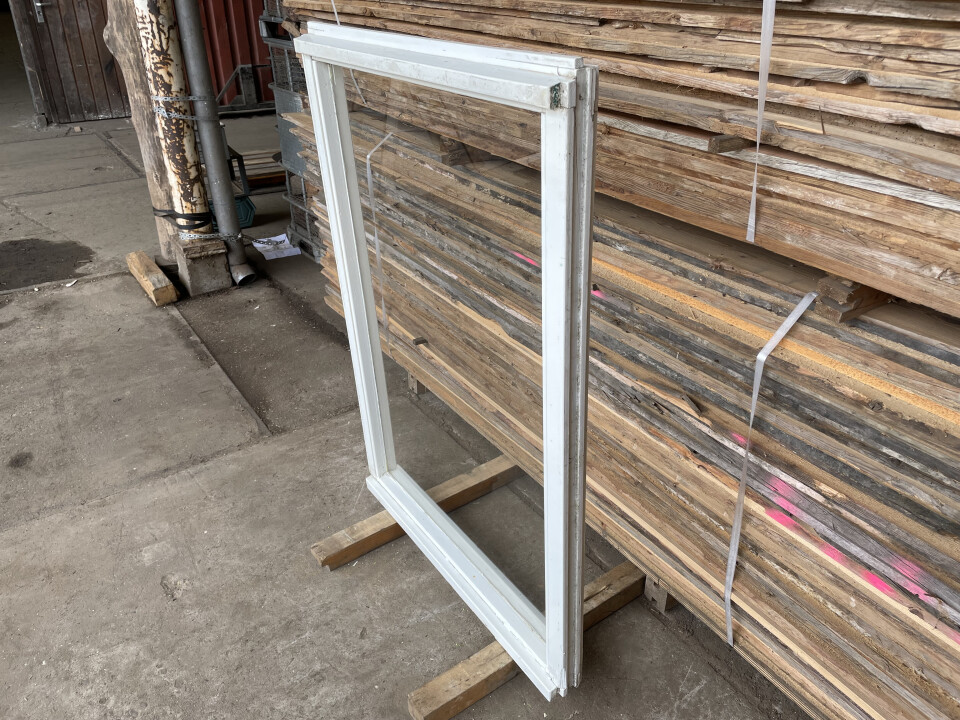 Gebruikte ramen 90 x 130 cm vast enkel glas - Foto 2