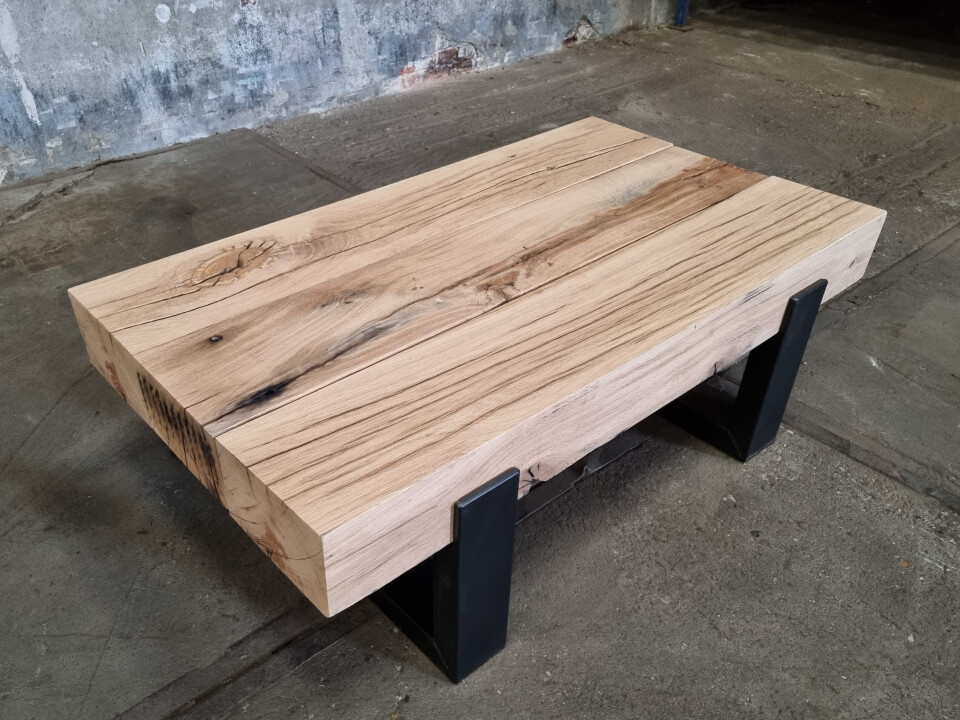 Salontafel uit oude spoorbielzen - gezaagd