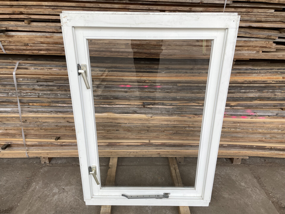 Gebruikte ramen 90 x 130 cm openslaand enkel glas zonder roede