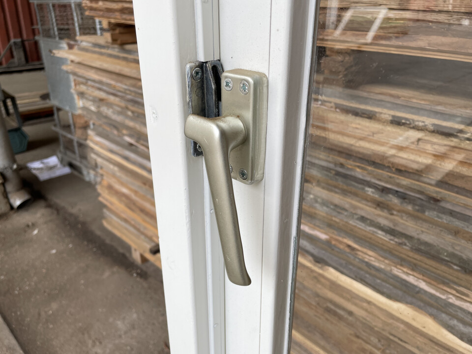 Gebruikte ramen 90 x 130 cm openslaand enkel glas zonder roede - Foto 8