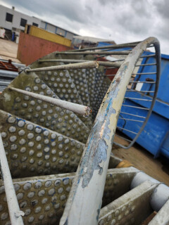 Gegalvaniseerde wenteltrap met platform - Foto 5