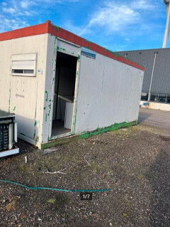 bouwkeet met urinoirs - Foto 1