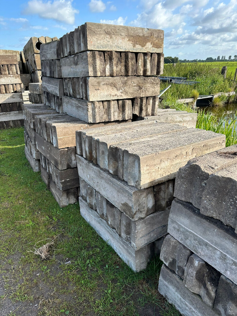 Betonbanden gebruikt 18/20x25x100cm (RW42)