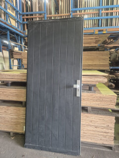 Hardhouten buitendeur met latten - 13157 - Foto 1