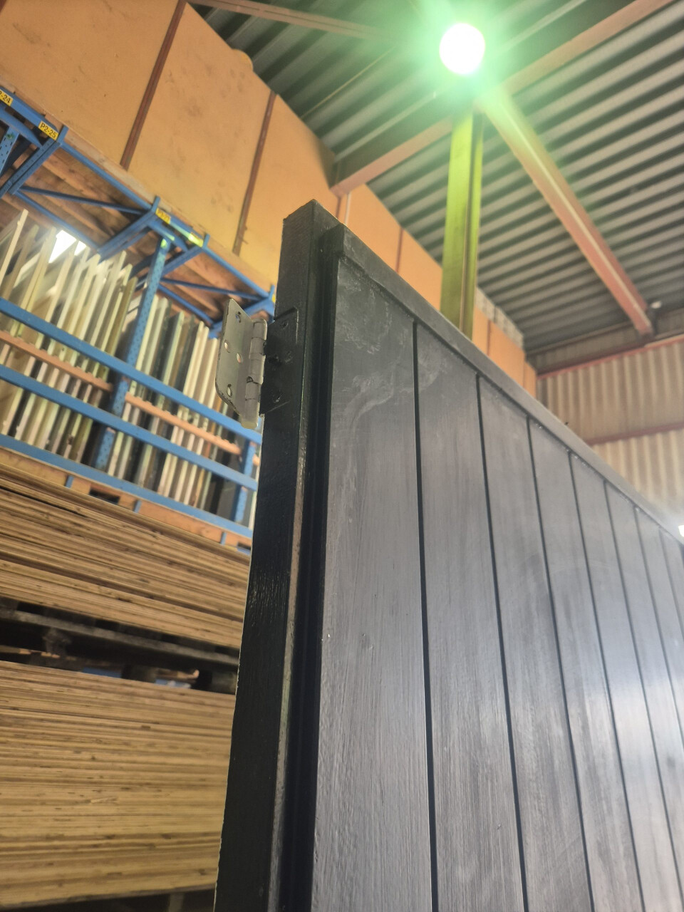 Hardhouten buitendeur met latten - 13157 - Foto 2