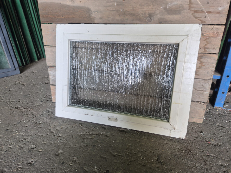 Klein kelder raampje - toilet raampje - 67x48,5 cm - Foto 1