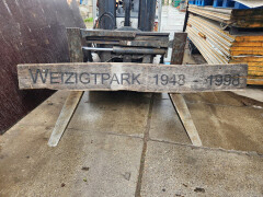 Houten bord "Weizigtpark 1948-1998" - Foto 1