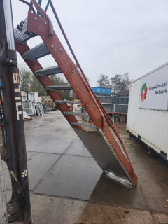 Stalen trap met schade - Foto 2