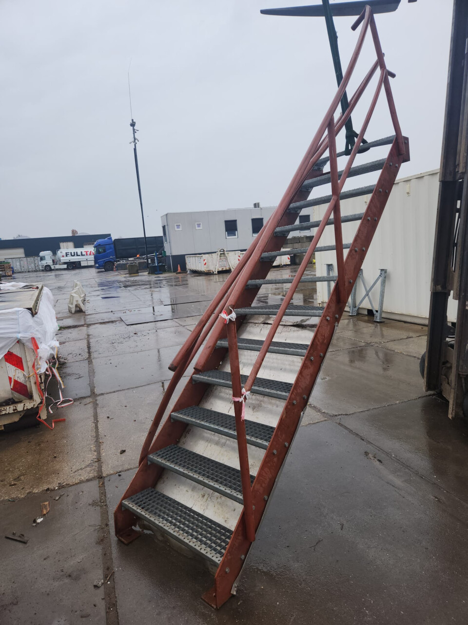 Stalen trap met schade - Foto 7