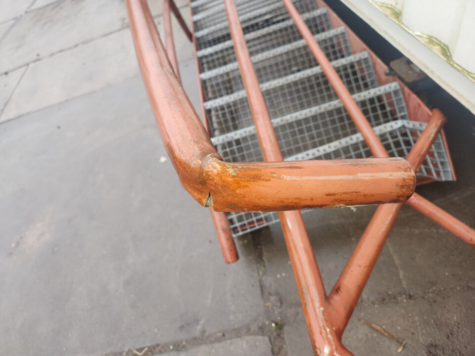 Stalen trap met schade - Foto 10