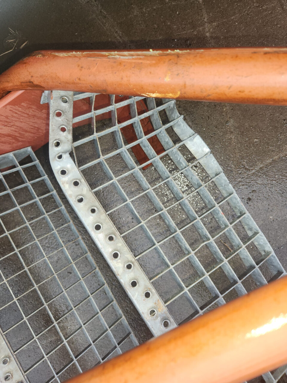 Stalen trap met schade - Foto 12