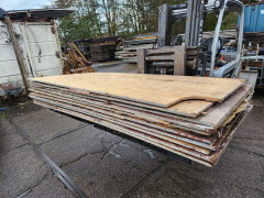 Partij underlayment 18 mm, een zijde resten parketvloer - Foto 1