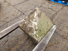 Betonnen schampblok, driehoek - Foto 2