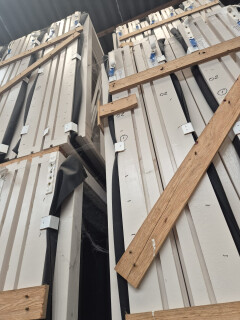 Nieuwe hardhouten Meranti kozijnen, zonder glas - Foto 18