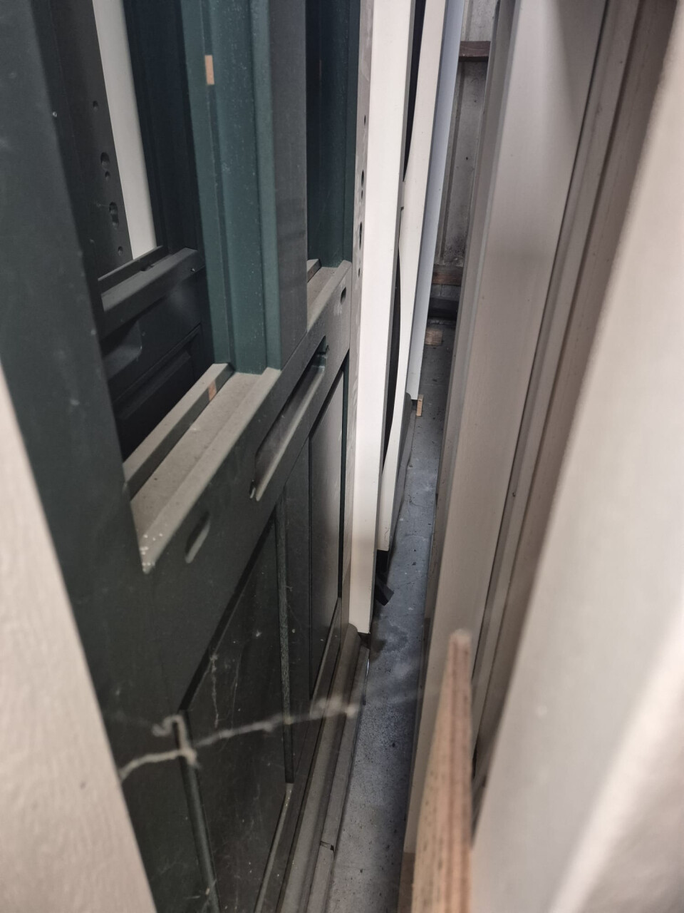 Nieuwe hardhouten Meranti kozijnen, zonder glas - Foto 13