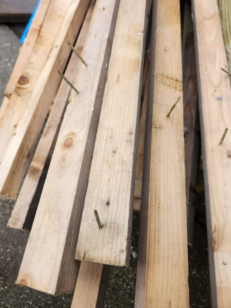 Dakpanlatten met spijkers - Foto 1